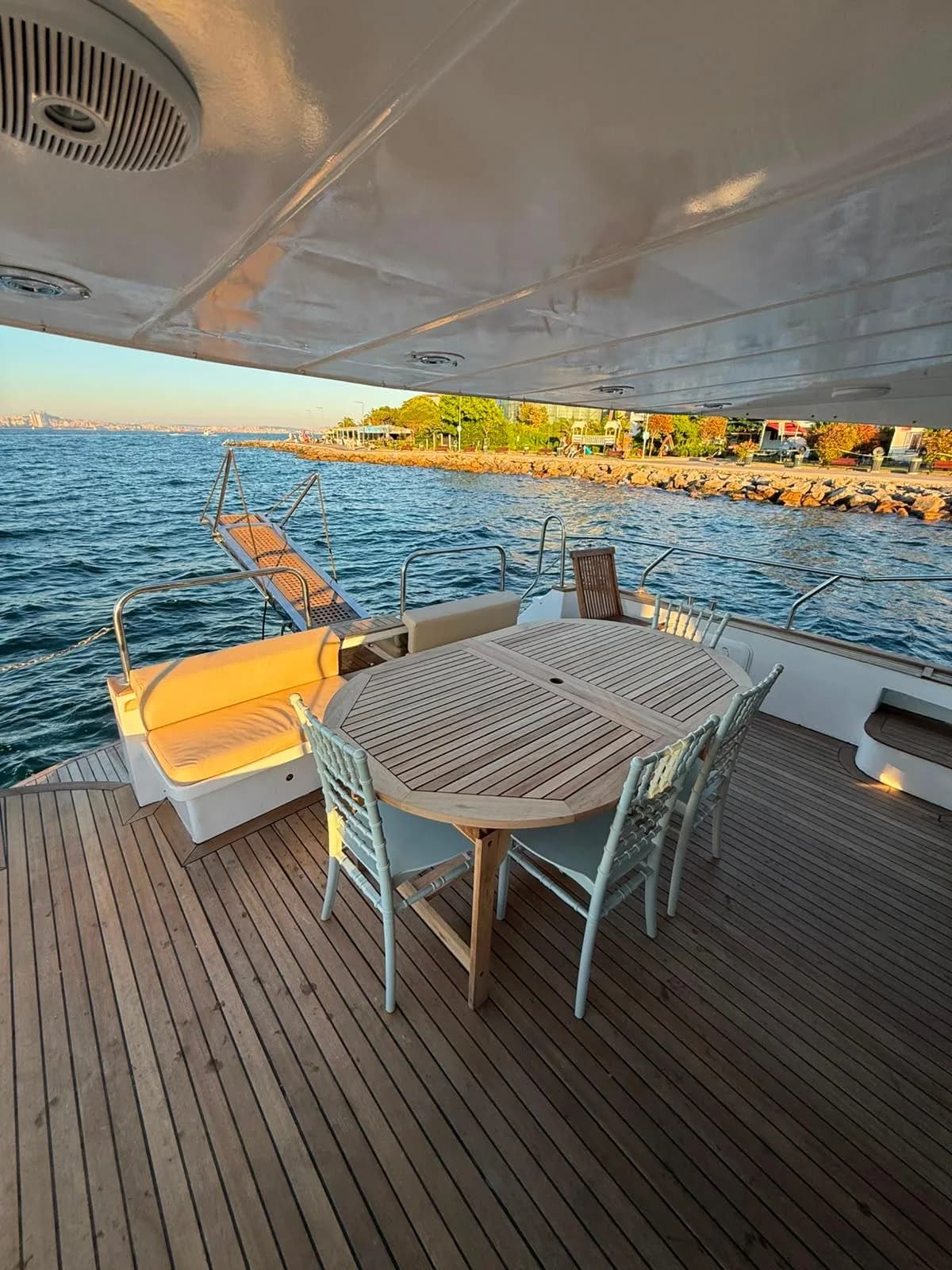 Private Sunset Yacht · 20 Guests · New — Bosphorus charter photo 4