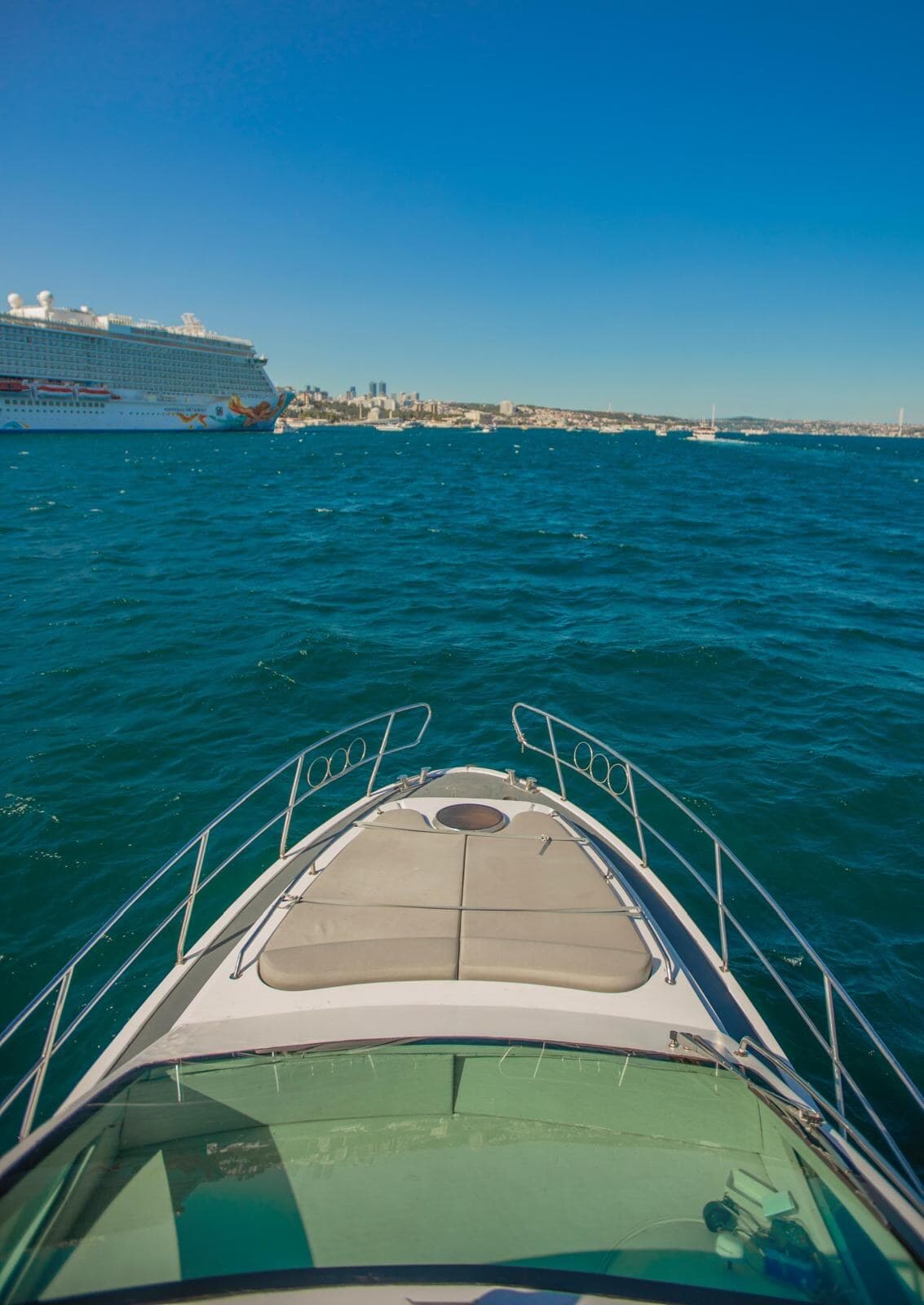 Amber Couples Yacht — Up to 12 guests, private sunset charter on the Bosphorus (9)